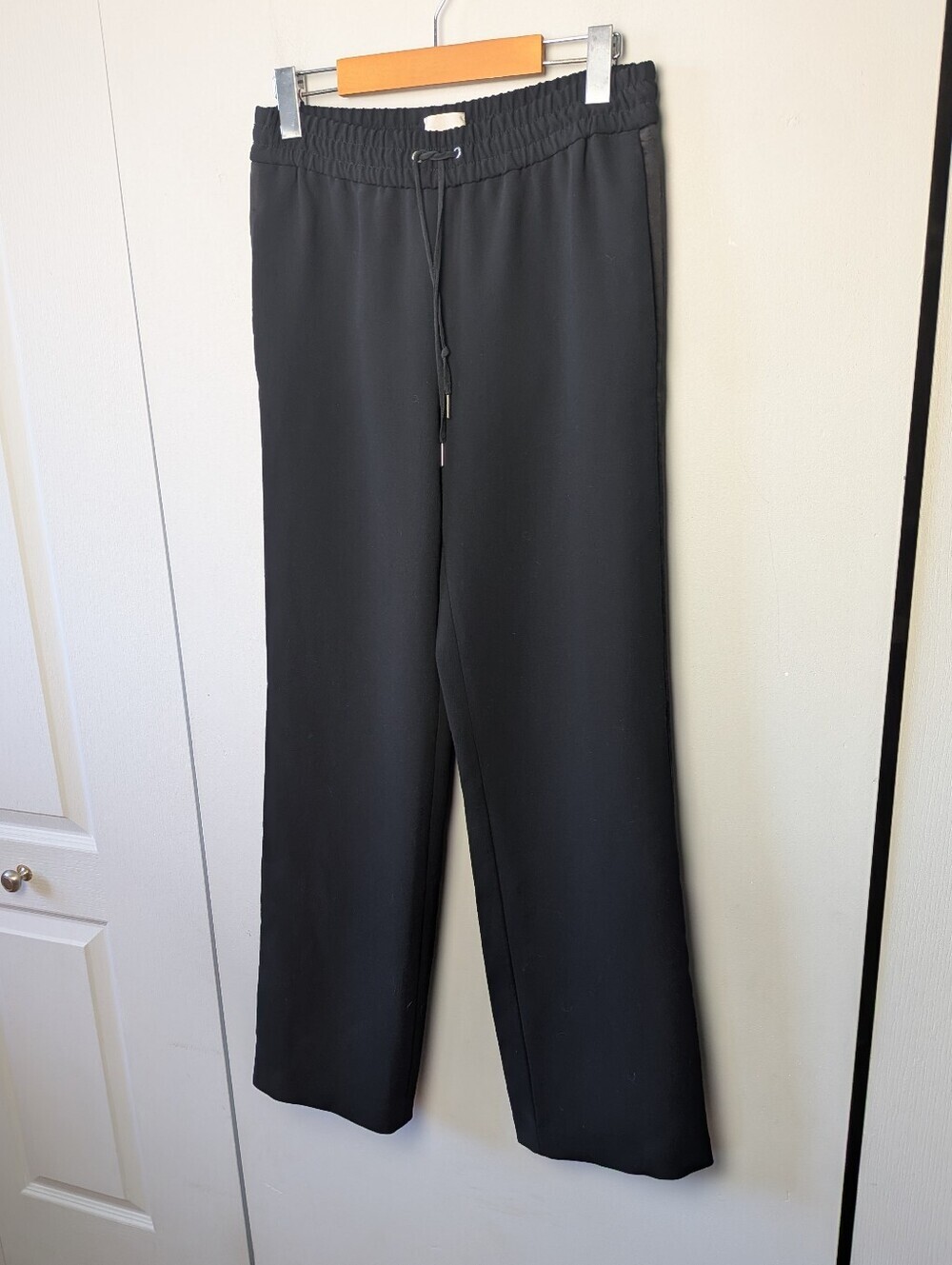 ARITZIA WILFRED Classic Straight Leg Black Pants Women Size Small Silk Details